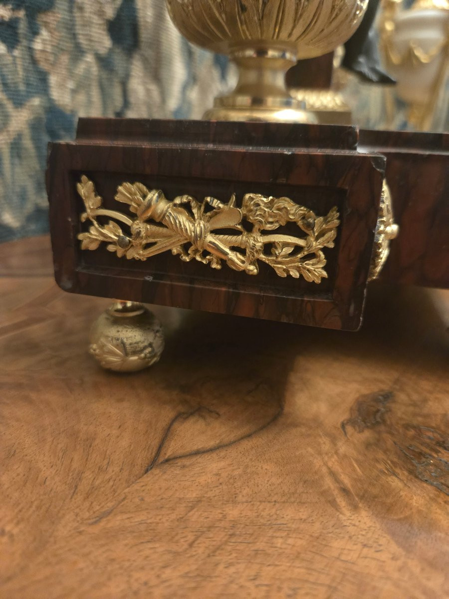 Encrier en marbre griotte et bronze – Allégorie de la connaissance – XIXe siècle. -photo-2