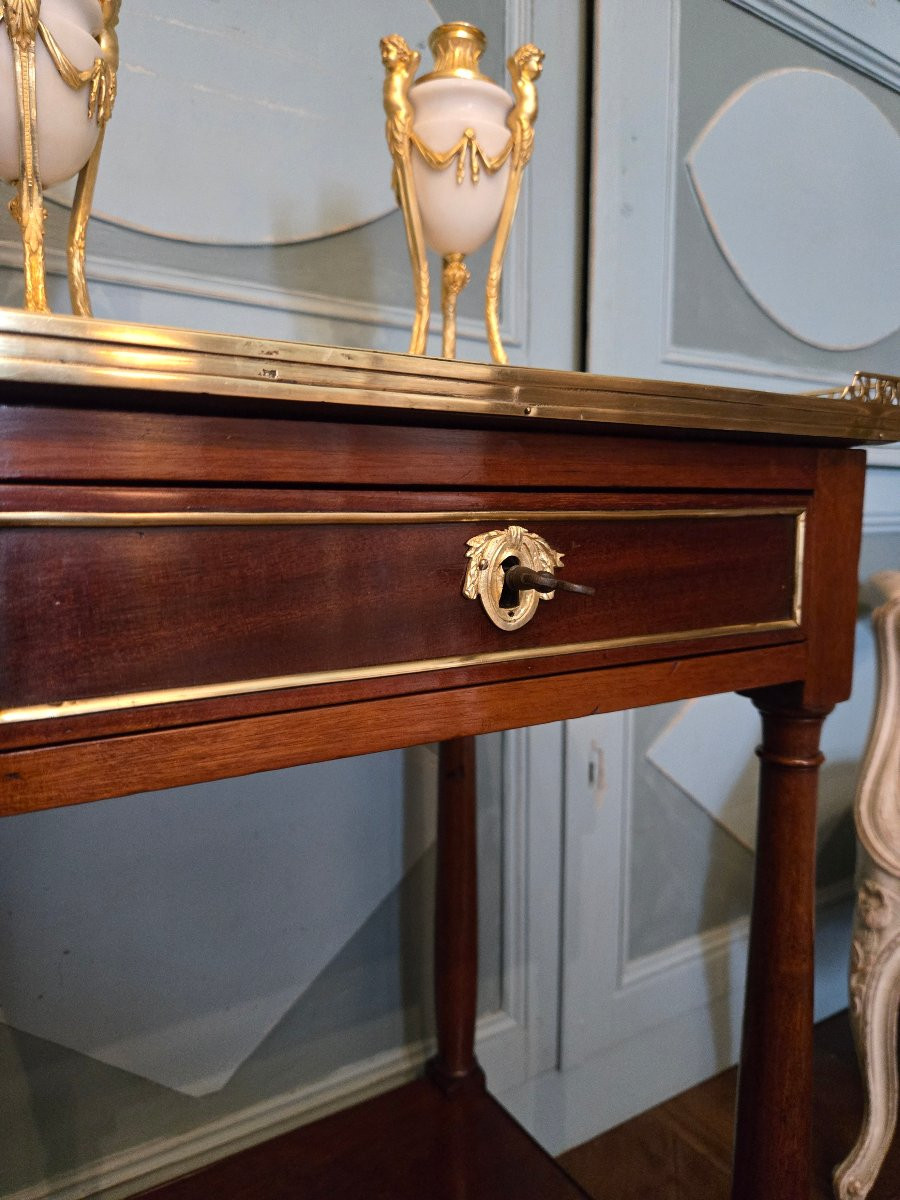 Table de salon à dessus de marbre en acajou, époque Louis XVI – Directoire, fin du XVIIIe -photo-3