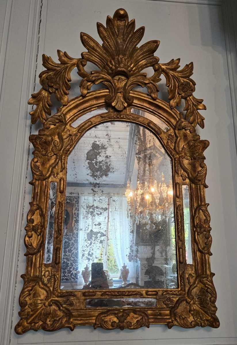 Miroir Louis XIV à parecloses et palmettes, début XVIIIe siècle.  