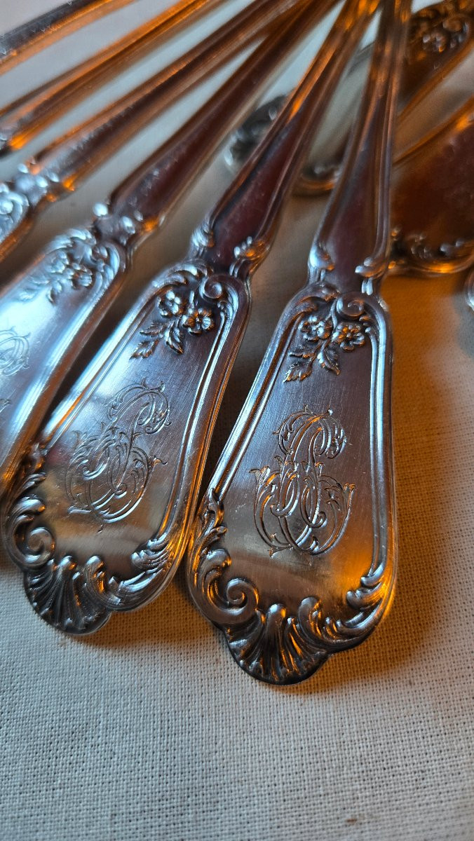 Suite de 24 couverts en argent massif, modèle rocaille au monogramme, Hénin & Cie, 1.9kg-photo-2