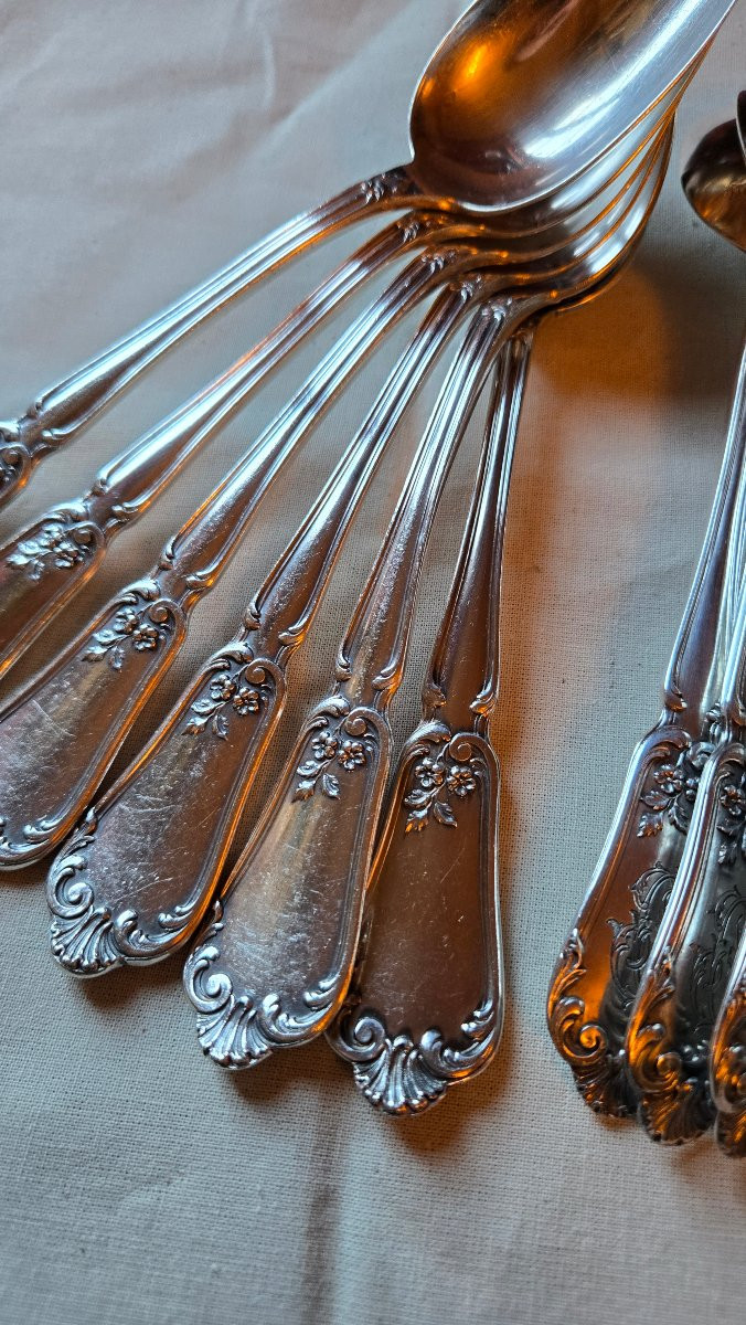 Suite de 24 couverts en argent massif, modèle rocaille au monogramme, Hénin & Cie, 1.9kg-photo-3