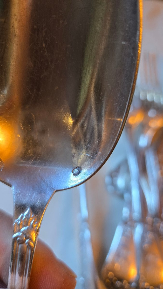 Suite de 24 couverts en argent massif, modèle rocaille au monogramme, Hénin & Cie, 1.9kg-photo-4