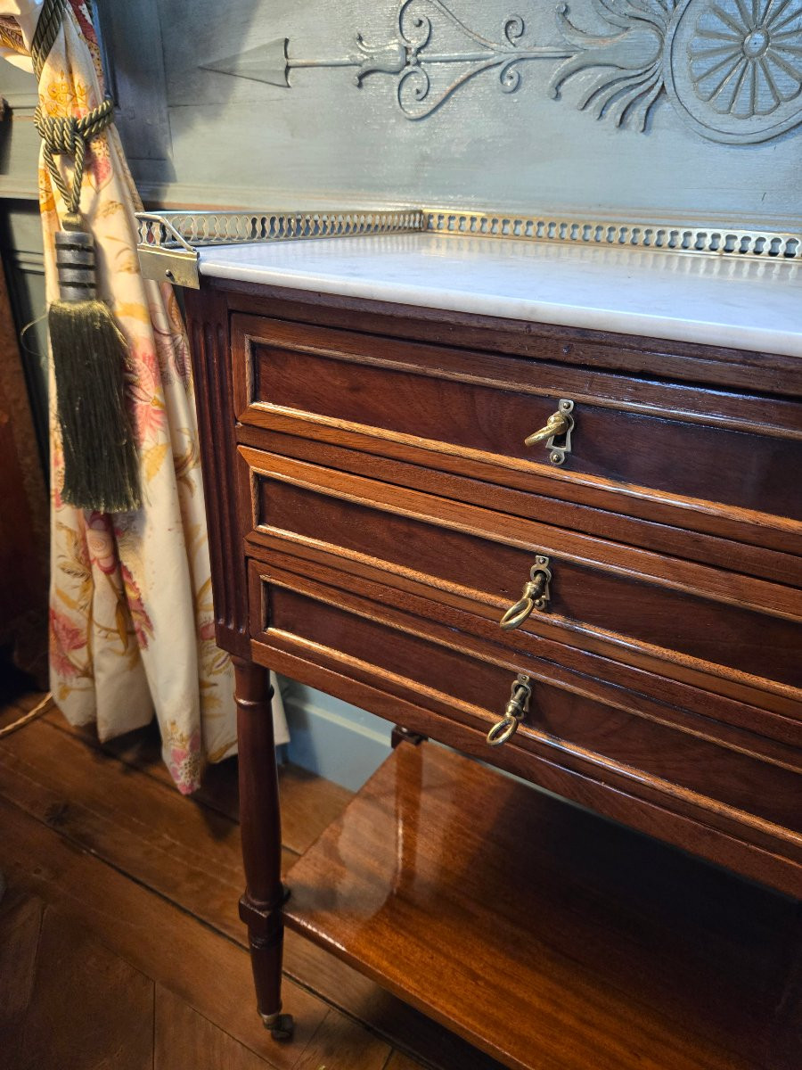 Chiffonnière d’époque Louis XVI en acajou, vers 1785–1790.  -photo-2