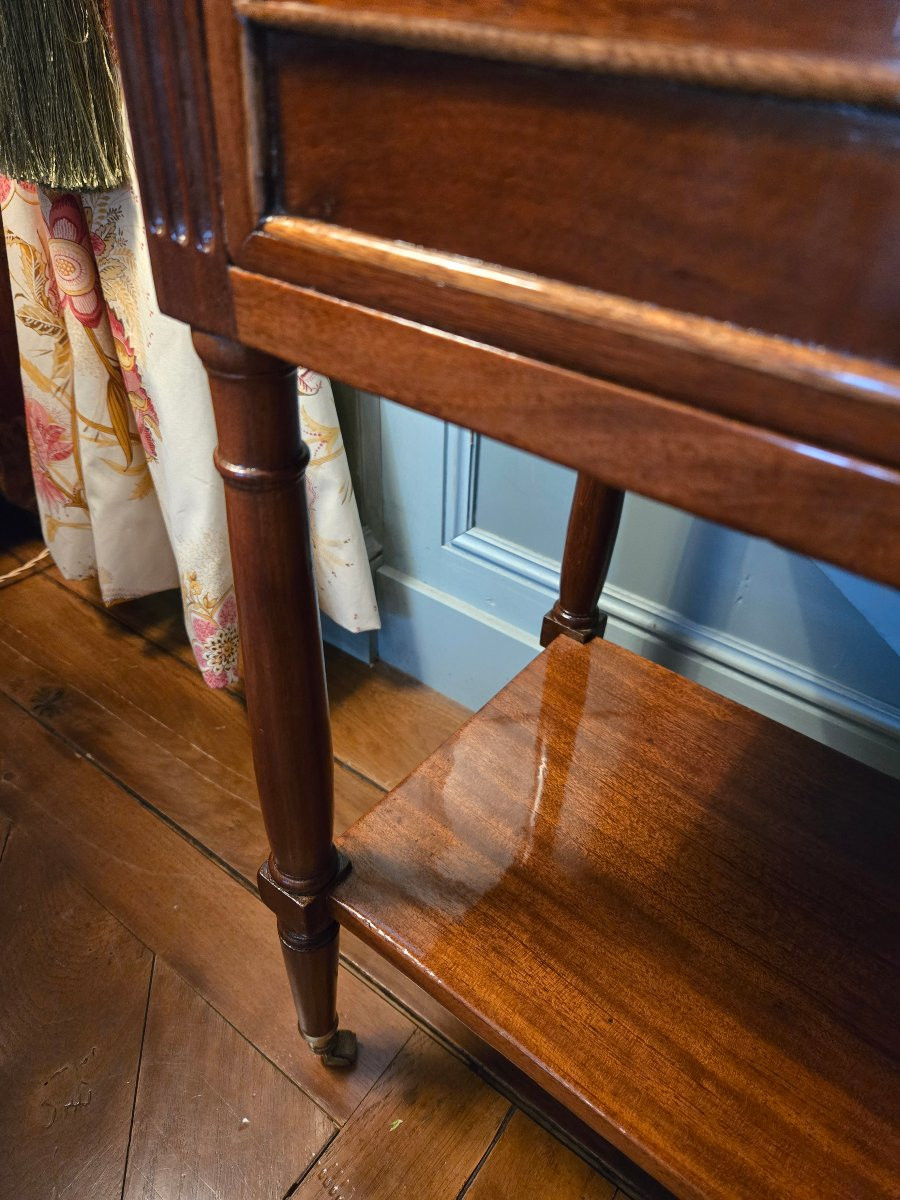 Chiffonnière d’époque Louis XVI en acajou, vers 1785–1790.  -photo-1