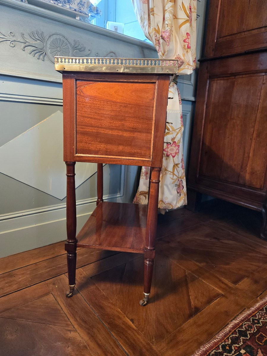 Chiffonnière d’époque Louis XVI en acajou, vers 1785–1790.  -photo-4