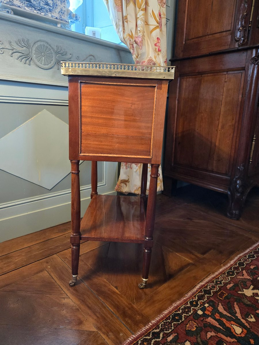 Chiffonnière d’époque Louis XVI en acajou, vers 1785–1790.  -photo-6