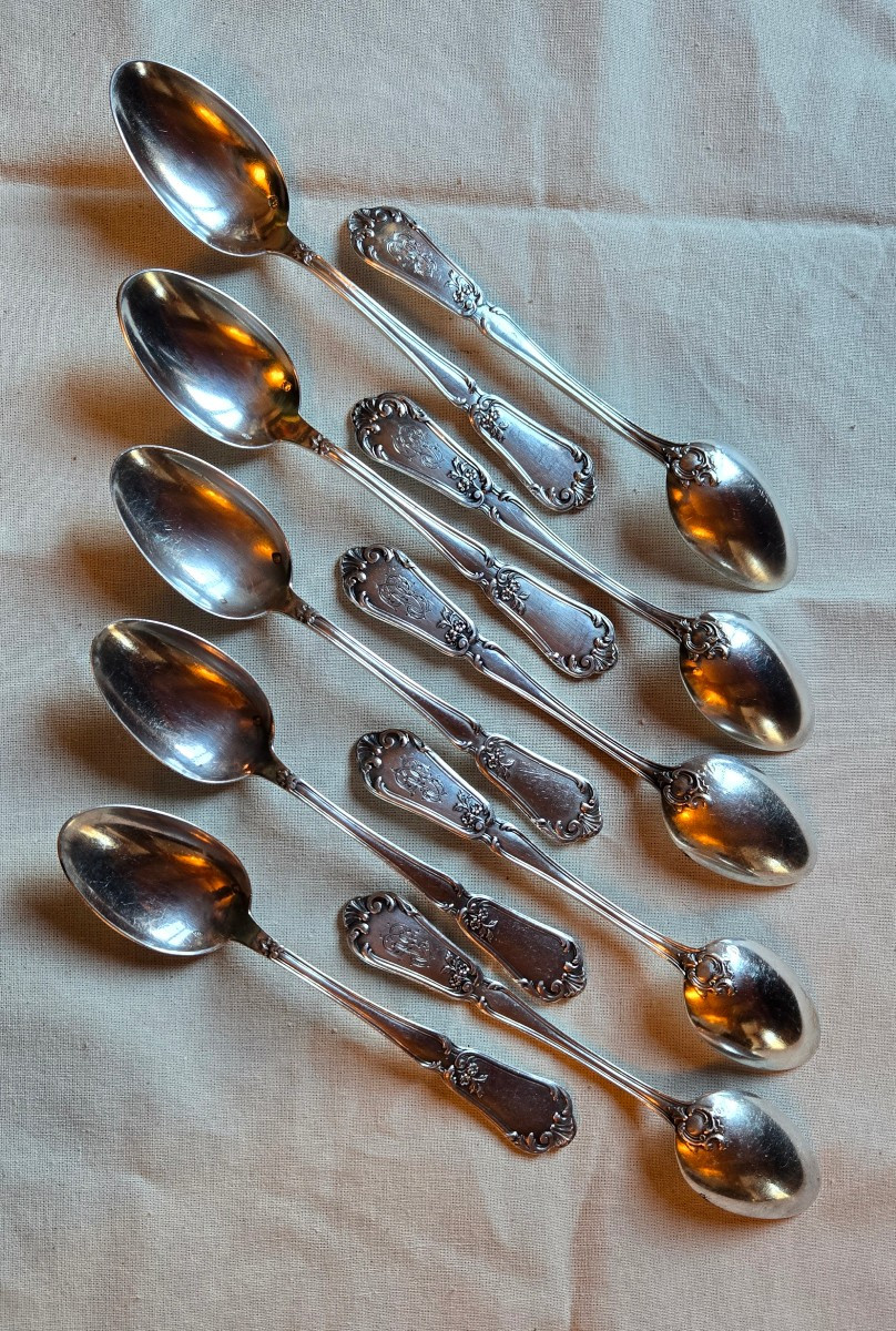 Suite Of 10 Solid Silver Spoons, Rocaille Model With Monogram, Hénin & Cie, 250 G