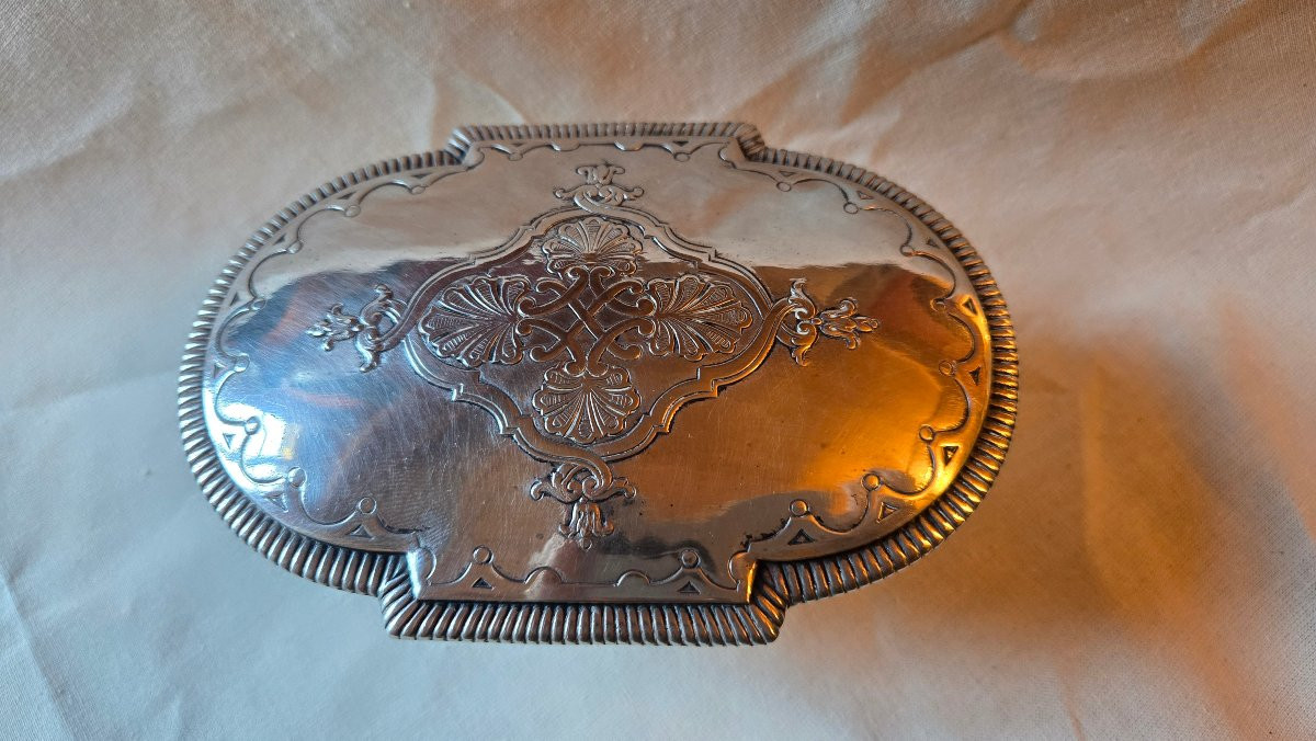 Boîte couverte en argent massif, décor rocaille, Hénin & Cie, Minerve 1er titre, 340 g-photo-2