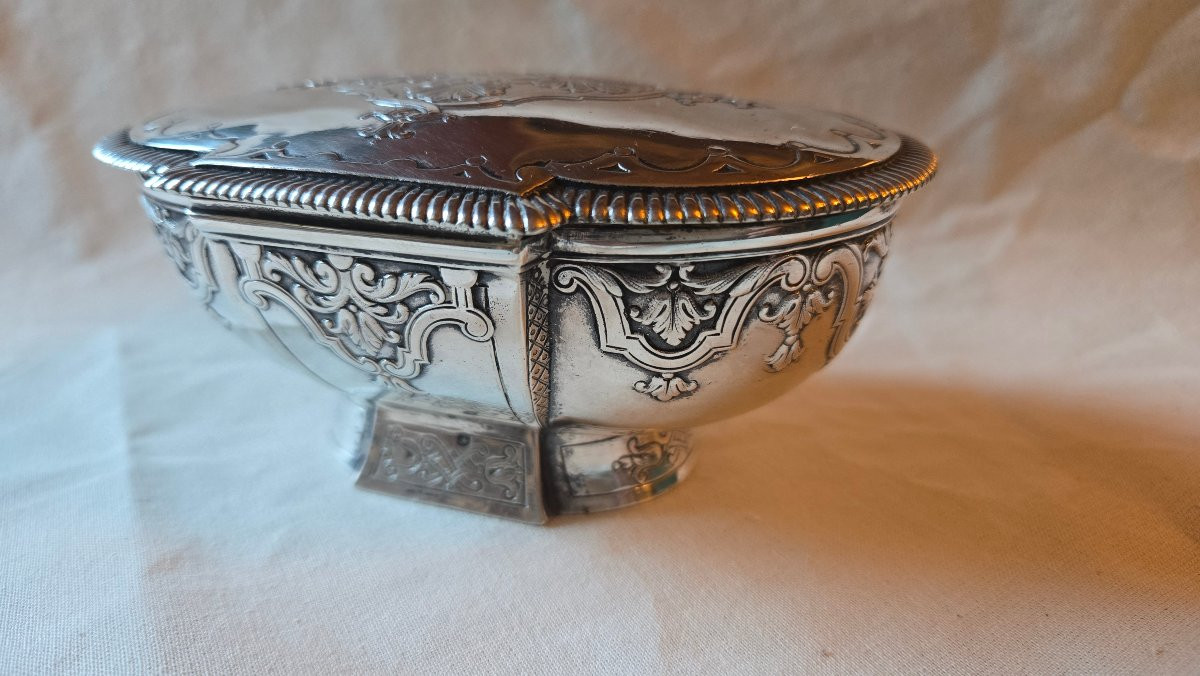 Boîte couverte en argent massif, décor rocaille, Hénin & Cie, Minerve 1er titre, 340 g-photo-3