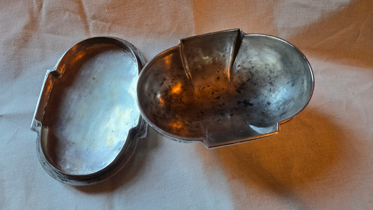 Boîte couverte en argent massif, décor rocaille, Hénin & Cie, Minerve 1er titre, 340 g-photo-7