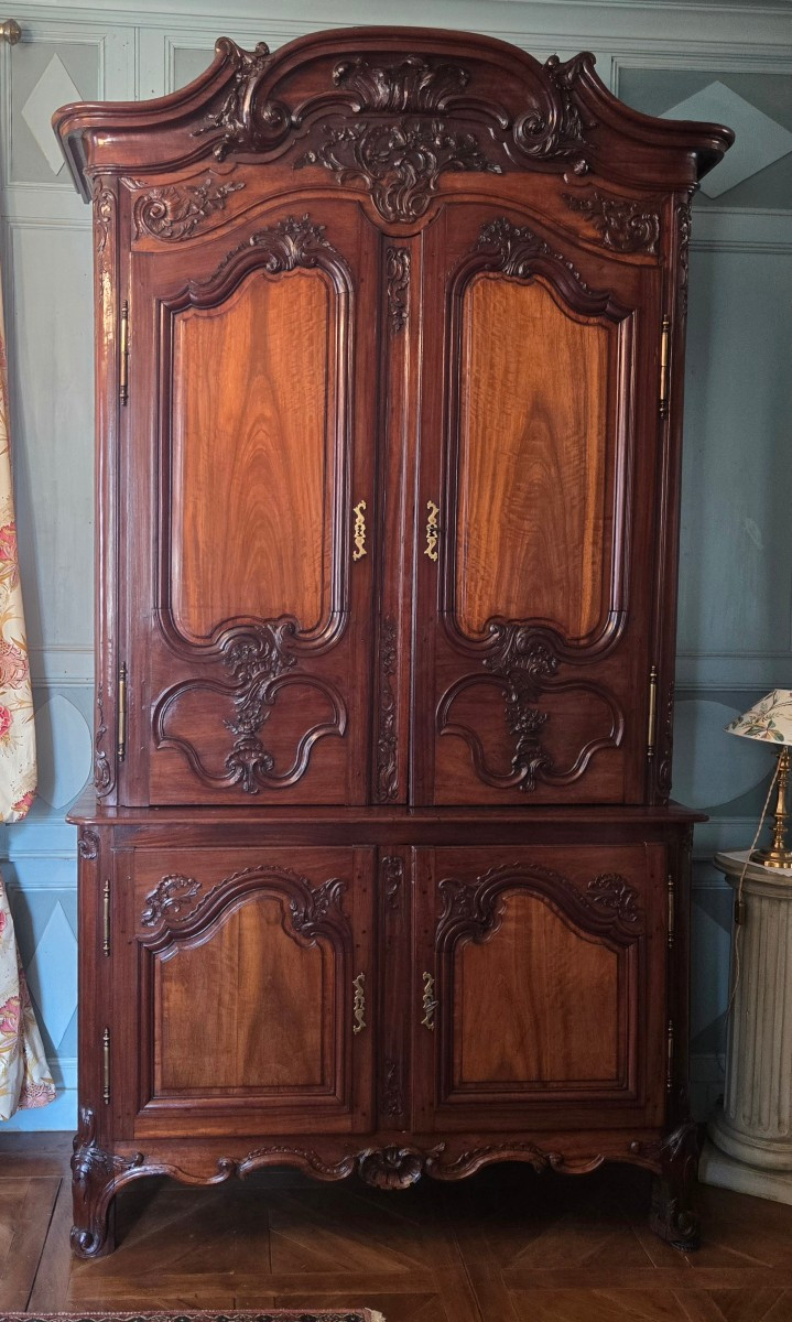 Meuble de port en acajou massif et bois des îles, milieu du XVIIIe siècle.  