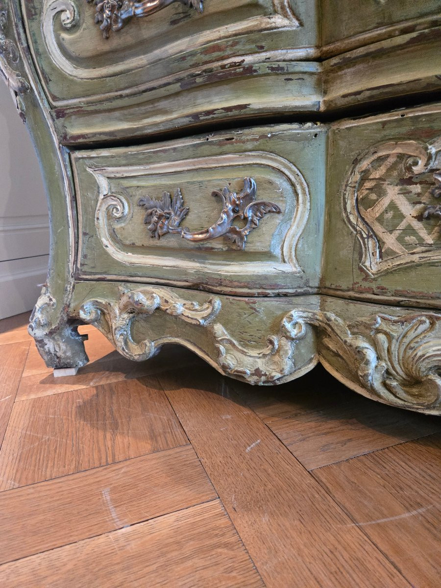 Commode tombeau en arbalète d’époque Louis XV, travail d’Europe centrale, milieu du XVIIIe.-photo-1