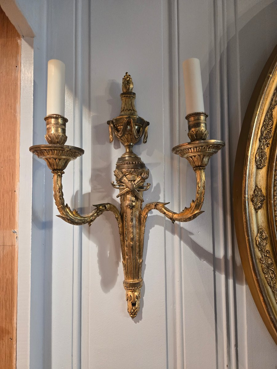 Pair Of Neoclassical Sconces With Attributes Of Love, In Gilt Bronze, Louis XVI Period.   -photo-2