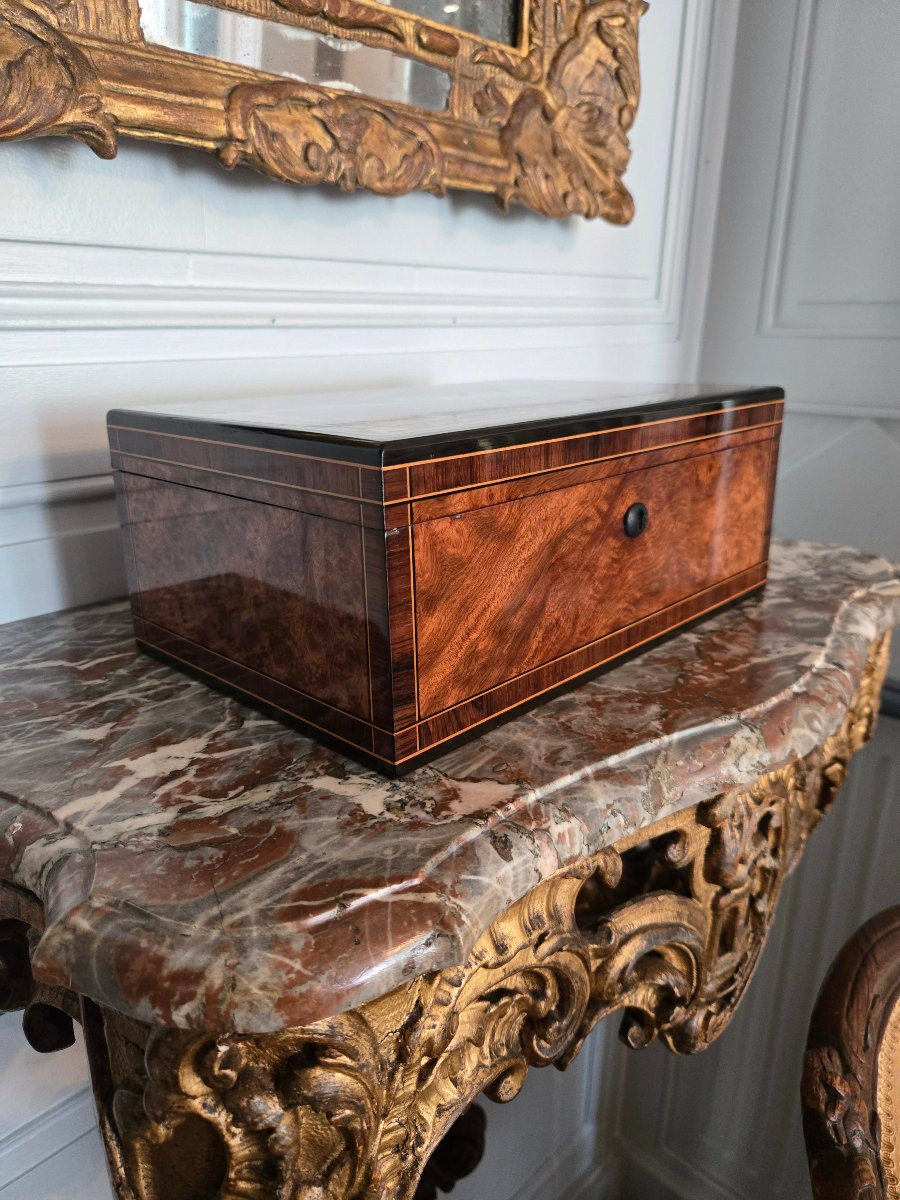 Coffret à bijoux en marqueterie, décor de papillons, vers 1900.   -photo-1