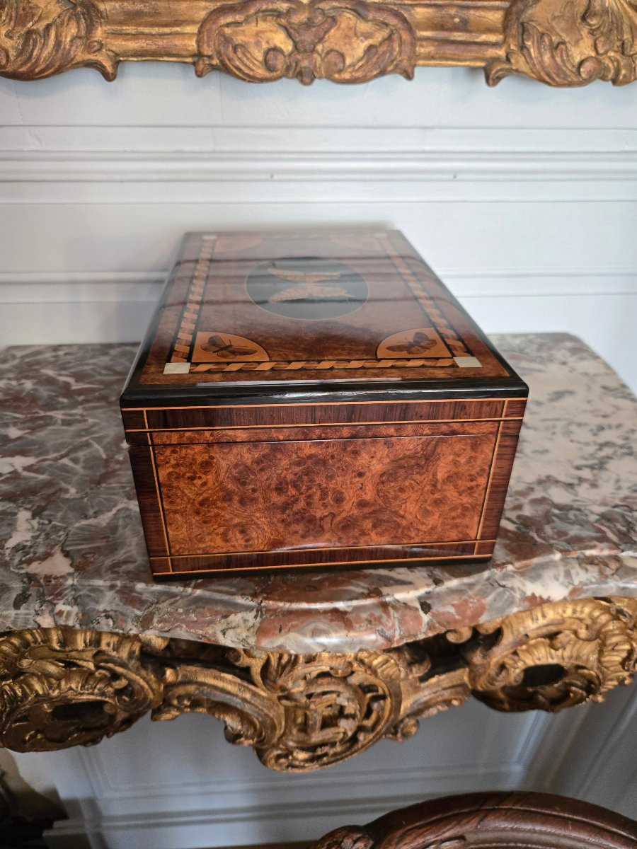 Coffret à bijoux en marqueterie, décor de papillons, vers 1900.   -photo-3