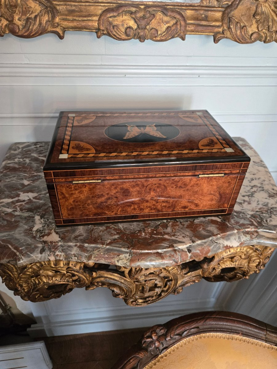 Coffret à bijoux en marqueterie, décor de papillons, vers 1900.   -photo-4