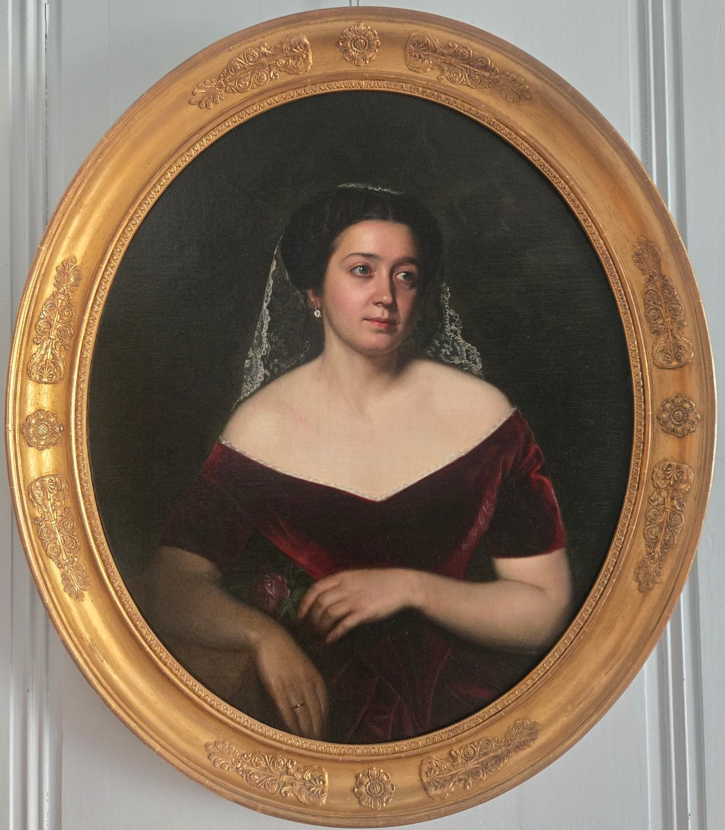 Portrait de femme en ovale, époque Napoléon III.   