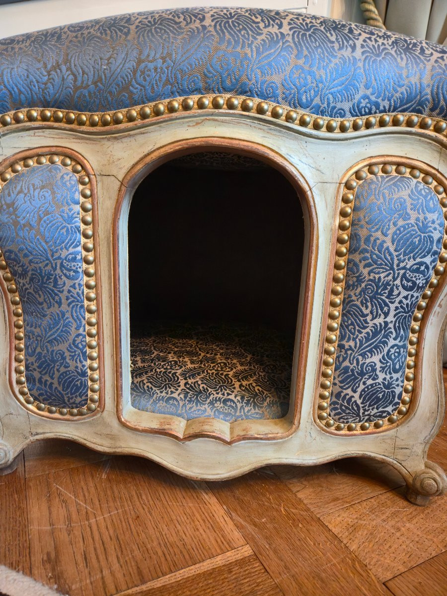 Niche pour animal de compagnie de style Louis XV, XXe siècle.  -photo-3