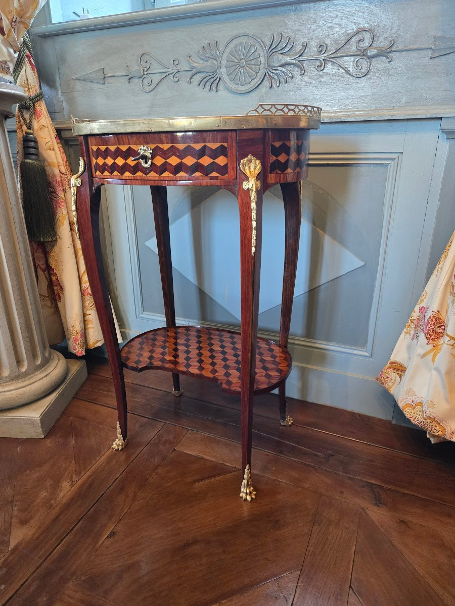 Table de salon en marqueterie cubes, de style Transition Louis XV – Louis XVI.   -photo-7