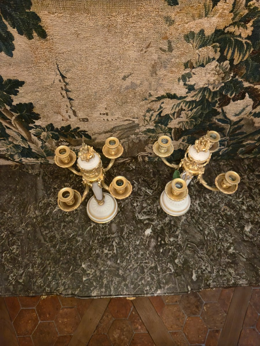 Paire de candélabres néoclassiques en bronze et marbre, style Louis XVI, époque Napoléon III.  -photo-3