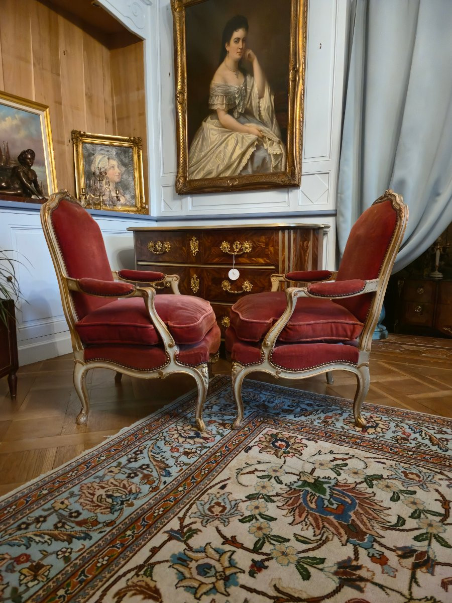Paire de fauteuils “à la reine” en bois laqué et doré, style Louis XV, fin XIXe.   -photo-3