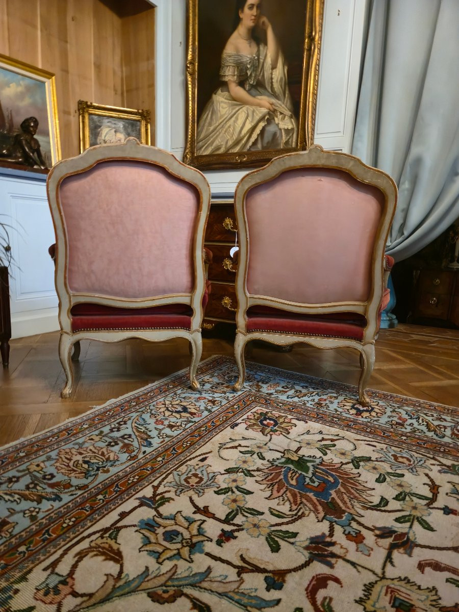 Paire de fauteuils “à la reine” en bois laqué et doré, style Louis XV, fin XIXe.   -photo-4