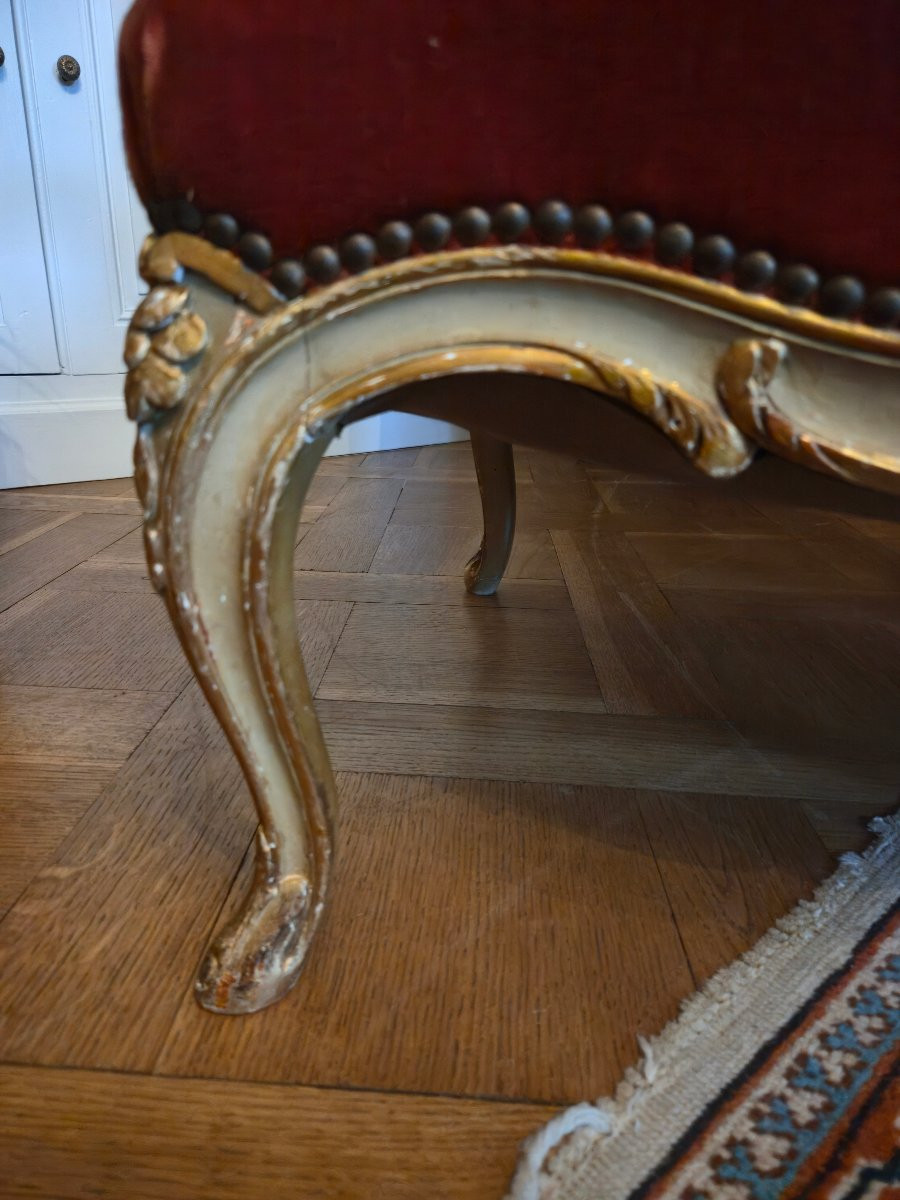 Paire de fauteuils “à la reine” en bois laqué et doré, style Louis XV, fin XIXe.   -photo-5