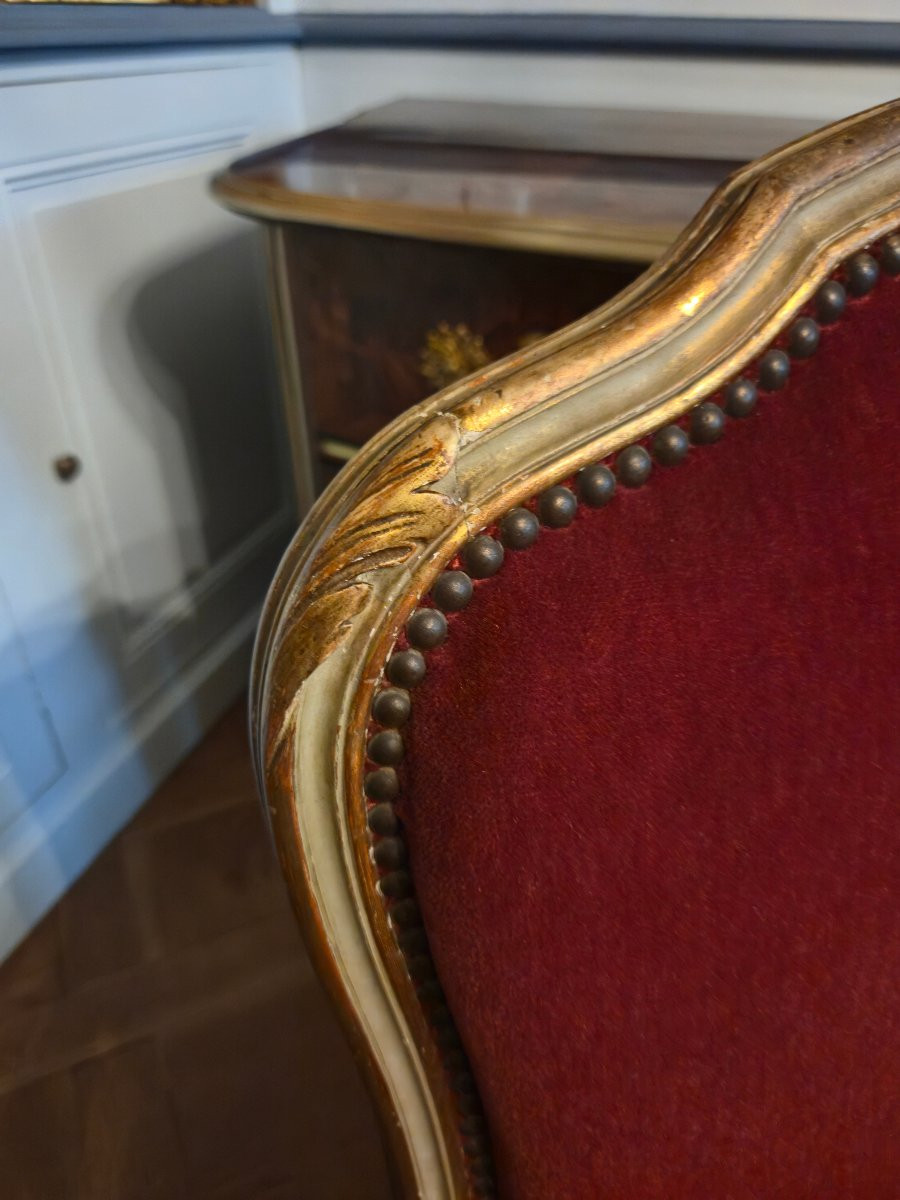 Paire de fauteuils “à la reine” en bois laqué et doré, style Louis XV, fin XIXe.   -photo-7