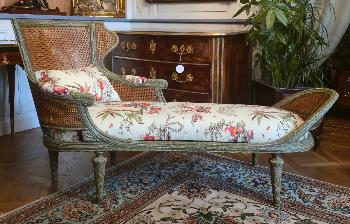 Chaise longue méridienne cannée de style Louis XVI, fin du XIXe siècle.  