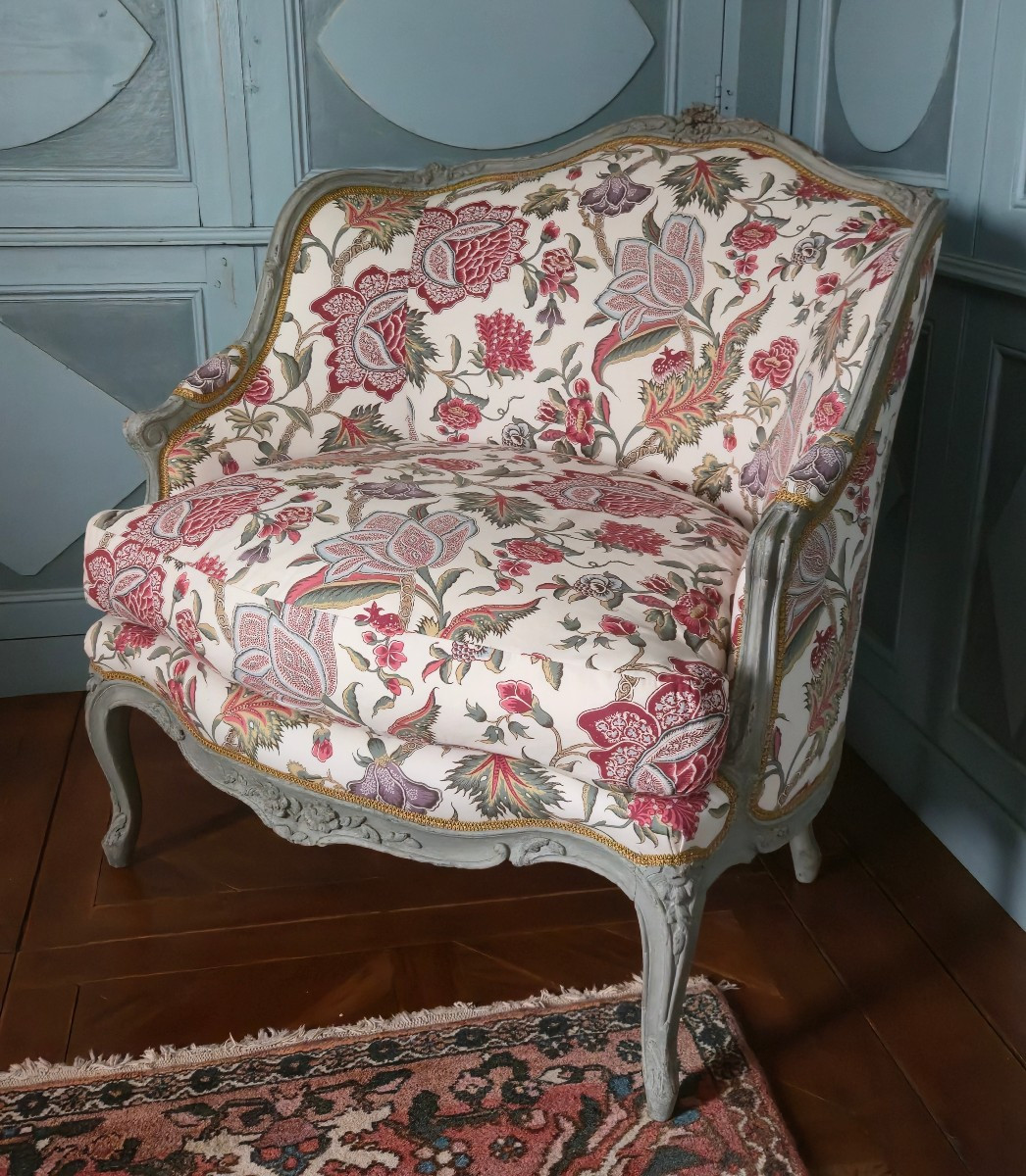 Marquise en gondole, travail de faussaire réalisé dans le goût des grands sièges Louis XV.