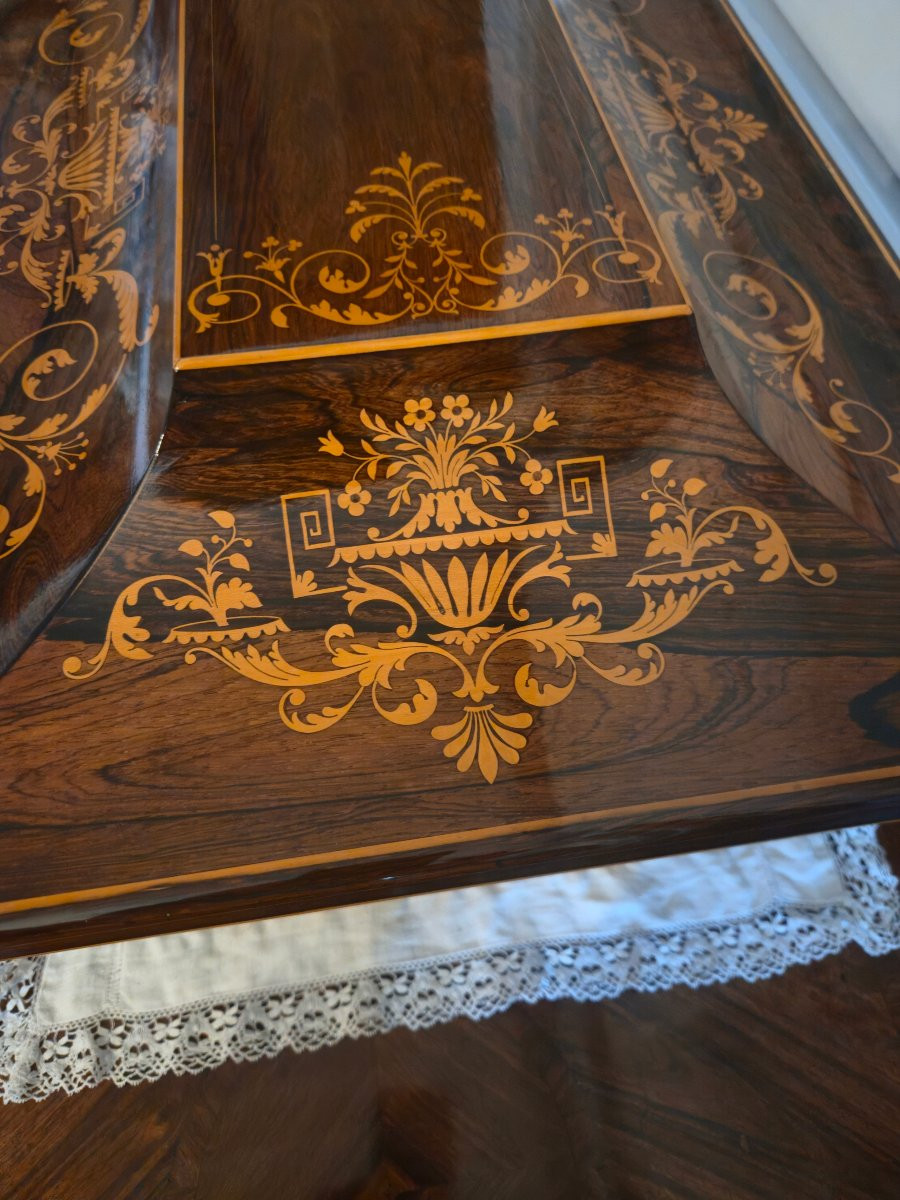 Grand coffret de forme sarcophage en palissandre et marqueterie de houx Époque Restauration.-photo-5