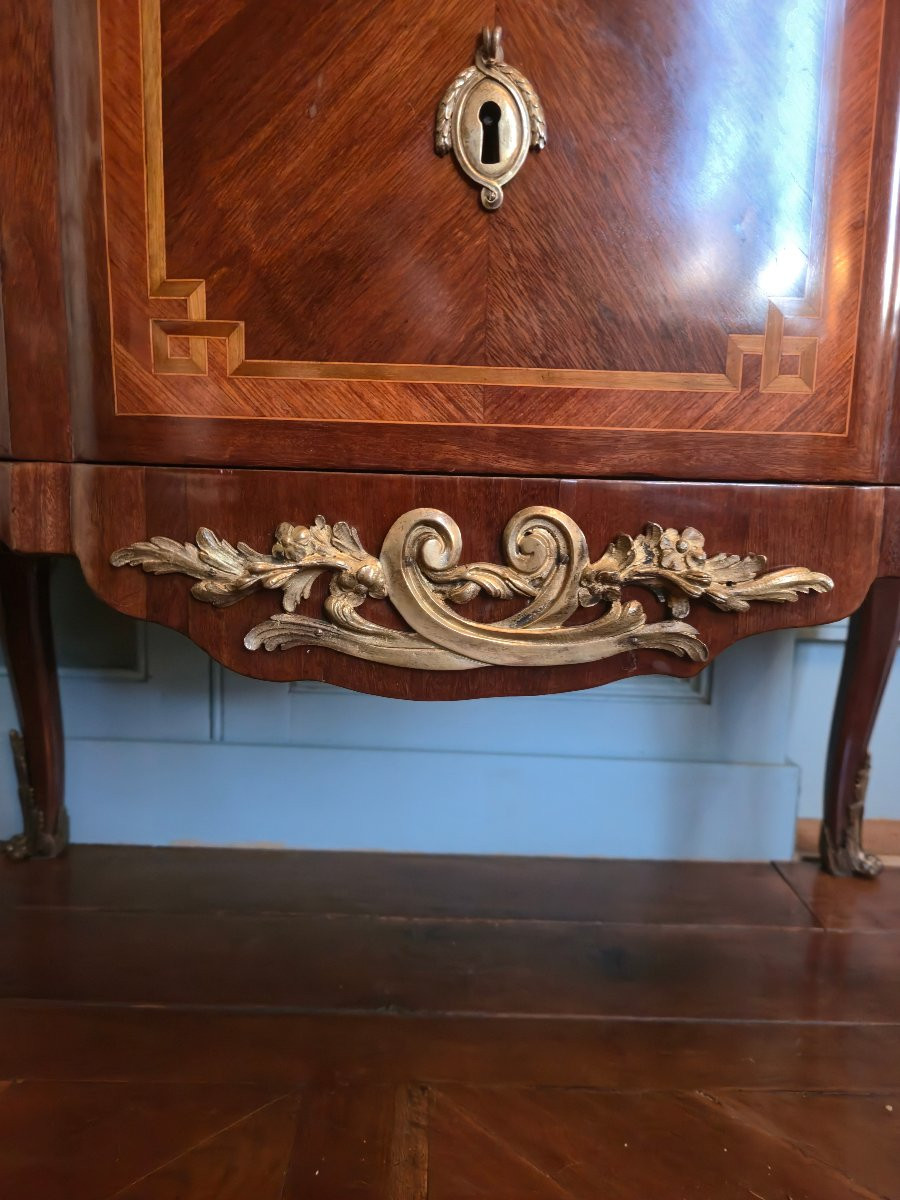 Commode d’entre-deux à la grecque d’époque Louis XV estampillée Montigny. -photo-4