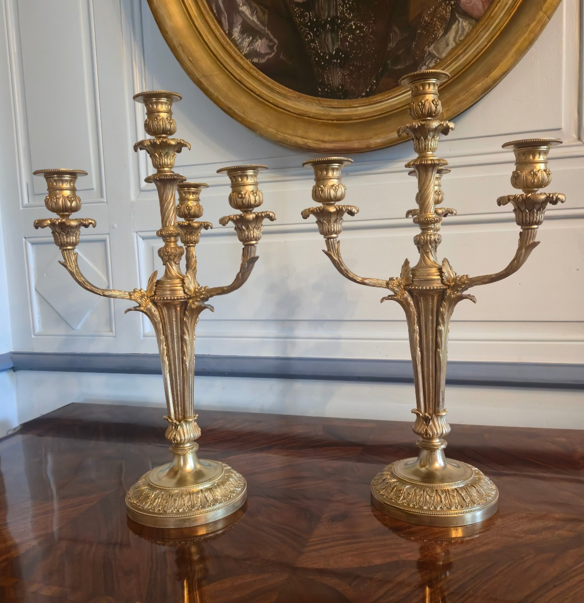 Paire de candélabres en bronze doré de style Louis XVI, travail néoclassique français vers 1900