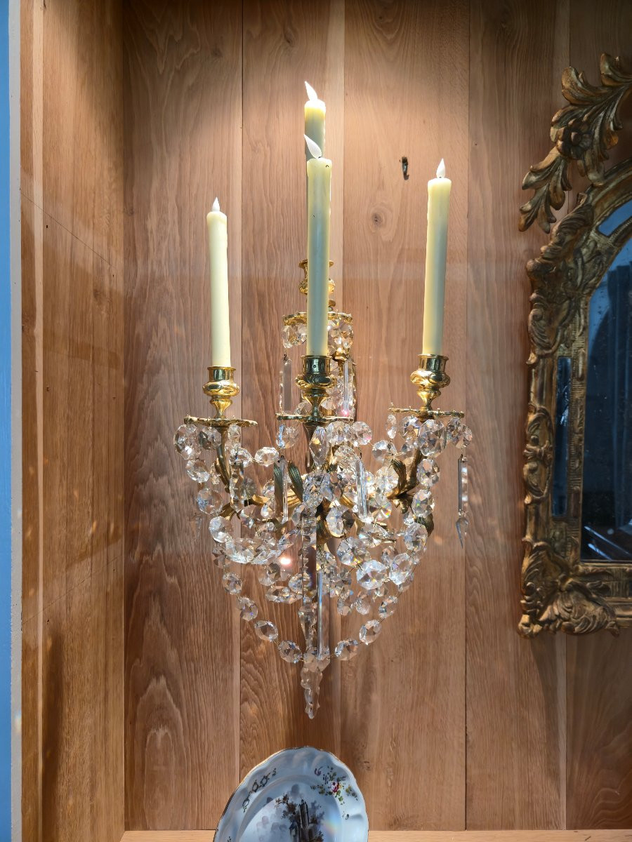 Paire d'appliques d'époque Napoléon III en bronze doré et pampilles de cristal.    -photo-2