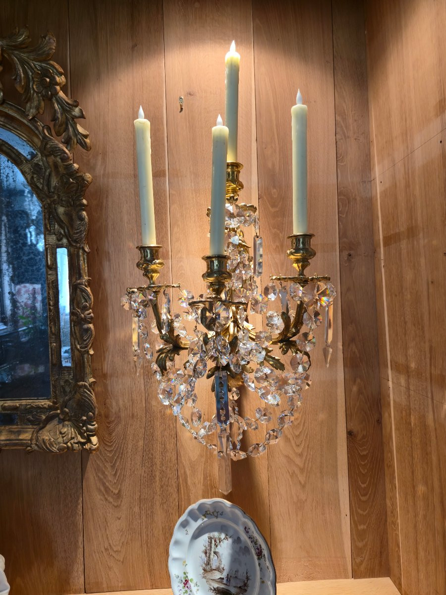 Paire d'appliques d'époque Napoléon III en bronze doré et pampilles de cristal.    -photo-1