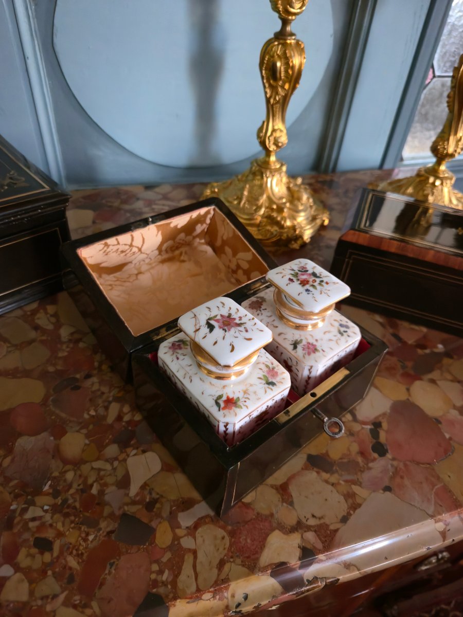 Napoleon III Period Box In Blackened Wood With Porcelain Bottles.  -photo-2