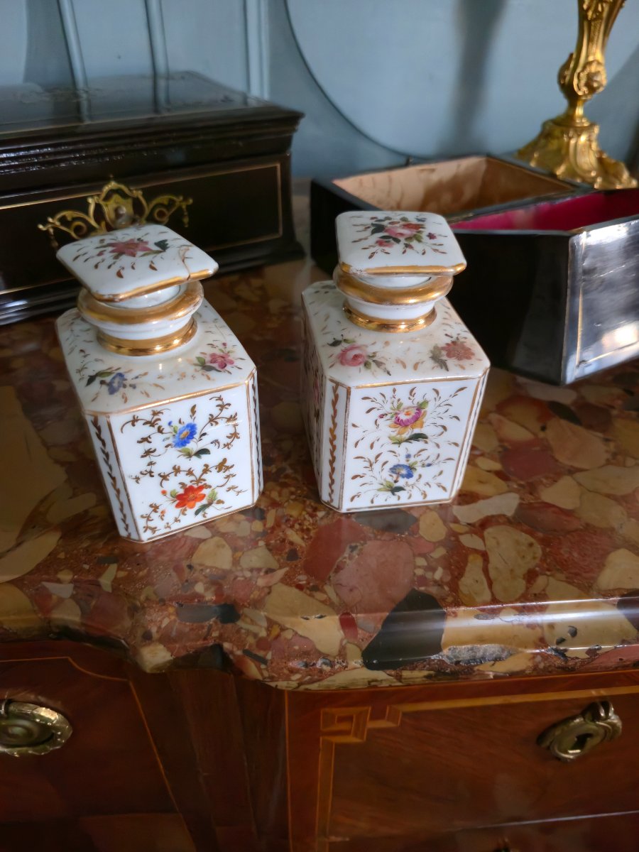 Napoleon III Period Box In Blackened Wood With Porcelain Bottles.  -photo-3