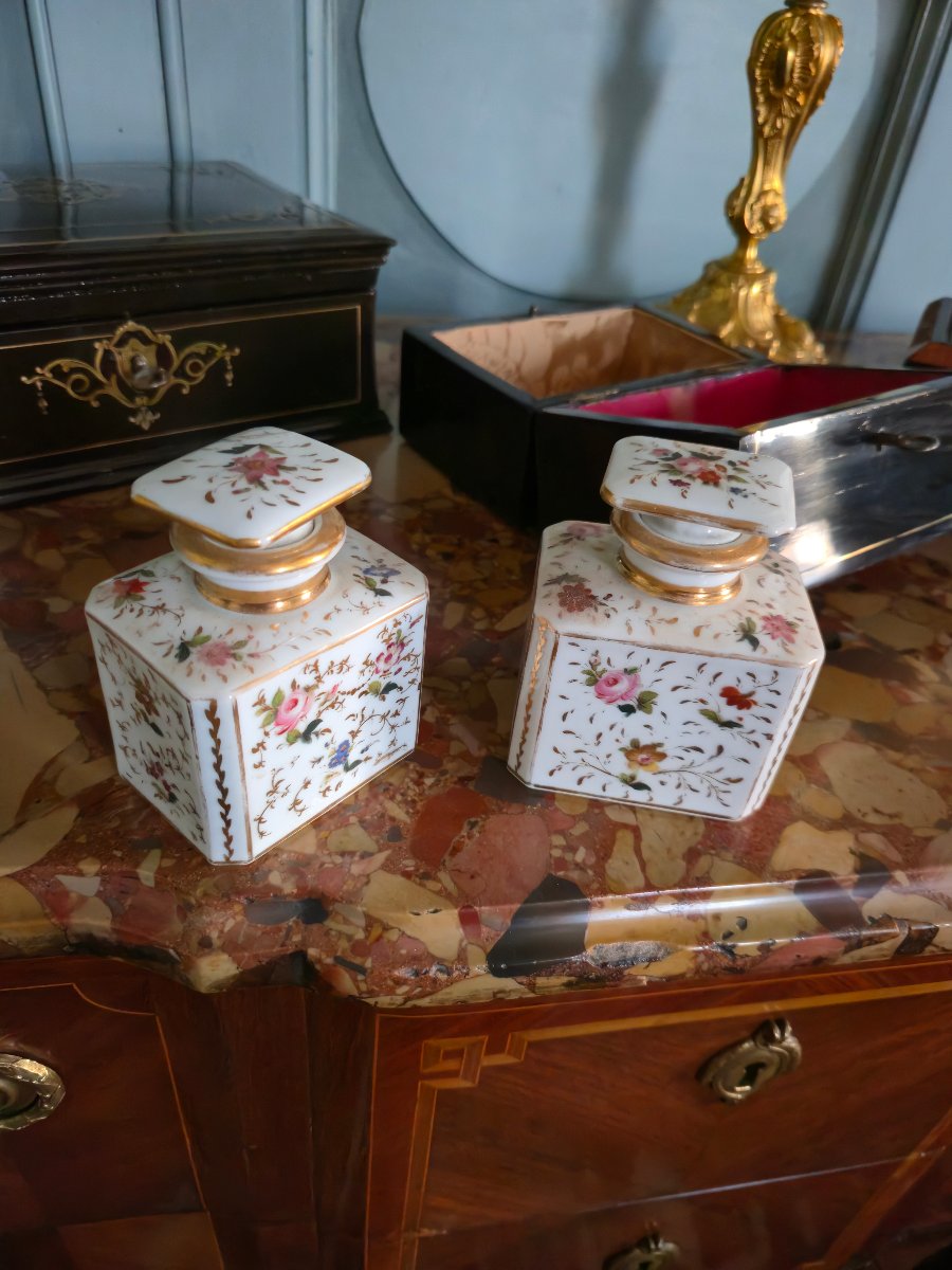 Napoleon III Period Box In Blackened Wood With Porcelain Bottles.  -photo-4