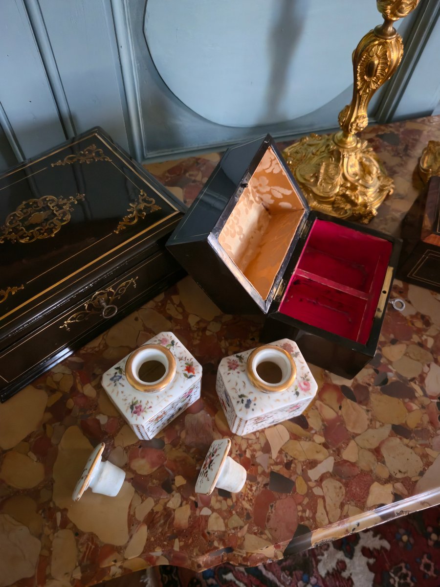 Napoleon III Period Box In Blackened Wood With Porcelain Bottles.  -photo-2