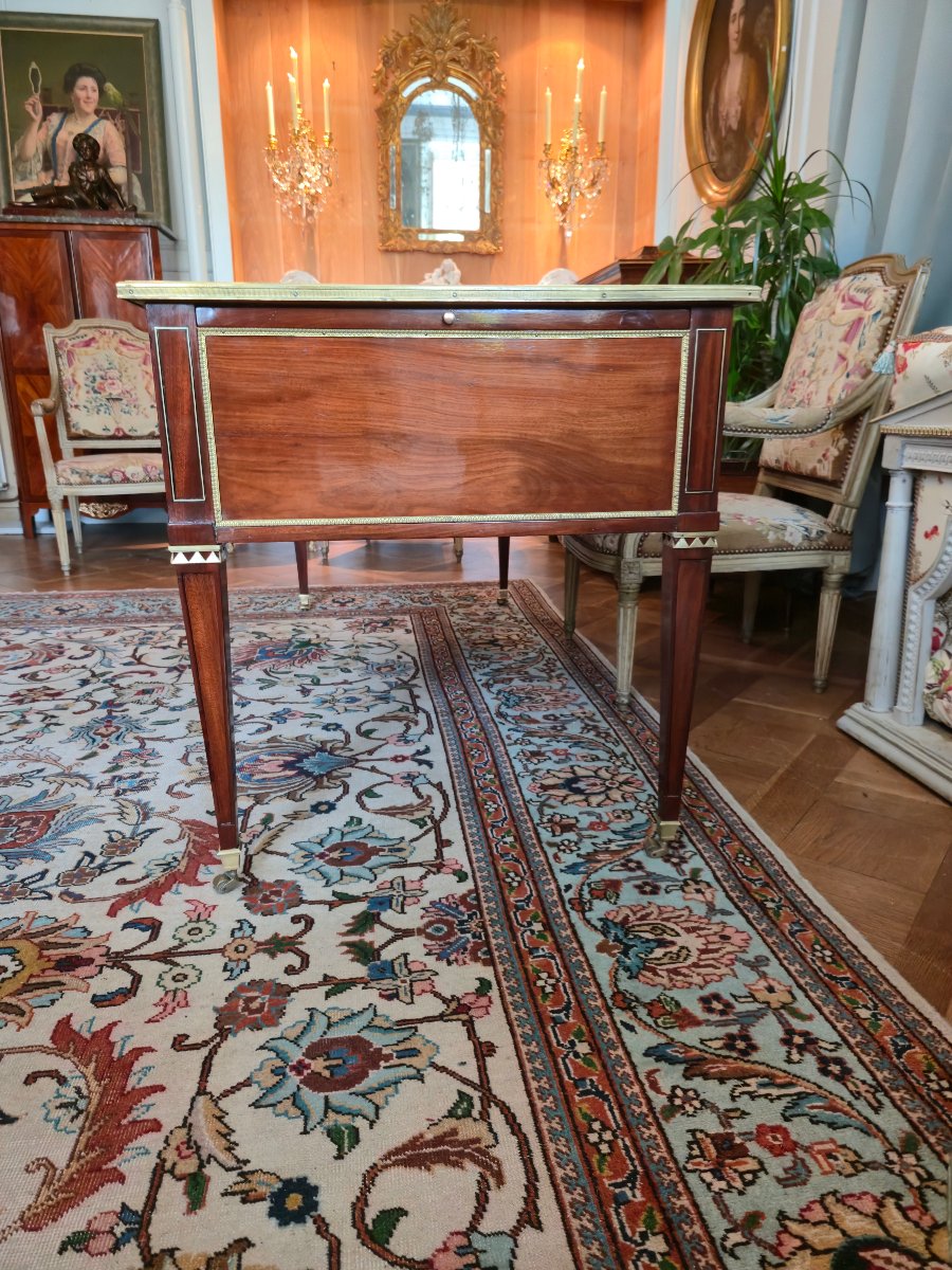 Grand bureau plat d'epoque louis XVI en acajou et bronze doré, Paris vers 1780.  -photo-4