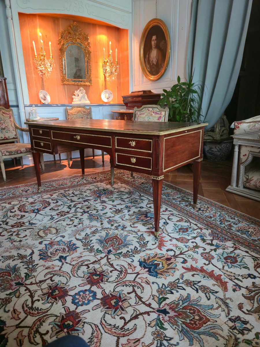 Grand bureau plat d'epoque louis XVI en acajou et bronze doré, Paris vers 1780.  -photo-5