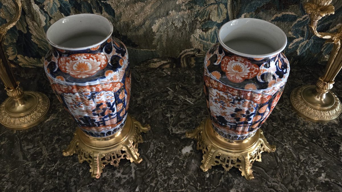 Paire de vases Imari d'époque Meiji, montés sur socles en bronze, XIXe  -photo-2