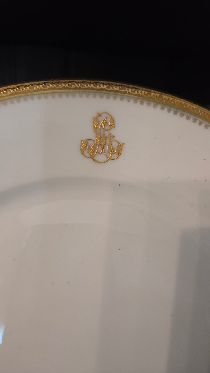 Service de table en porcelaine de Limoges Théodore Haviland, décor or et monogramme-photo-3