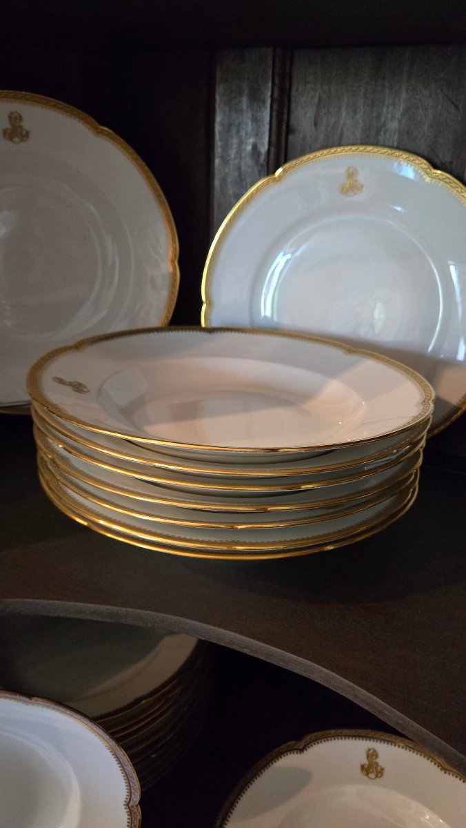 Service de table en porcelaine de Limoges Théodore Haviland, décor or et monogramme-photo-4