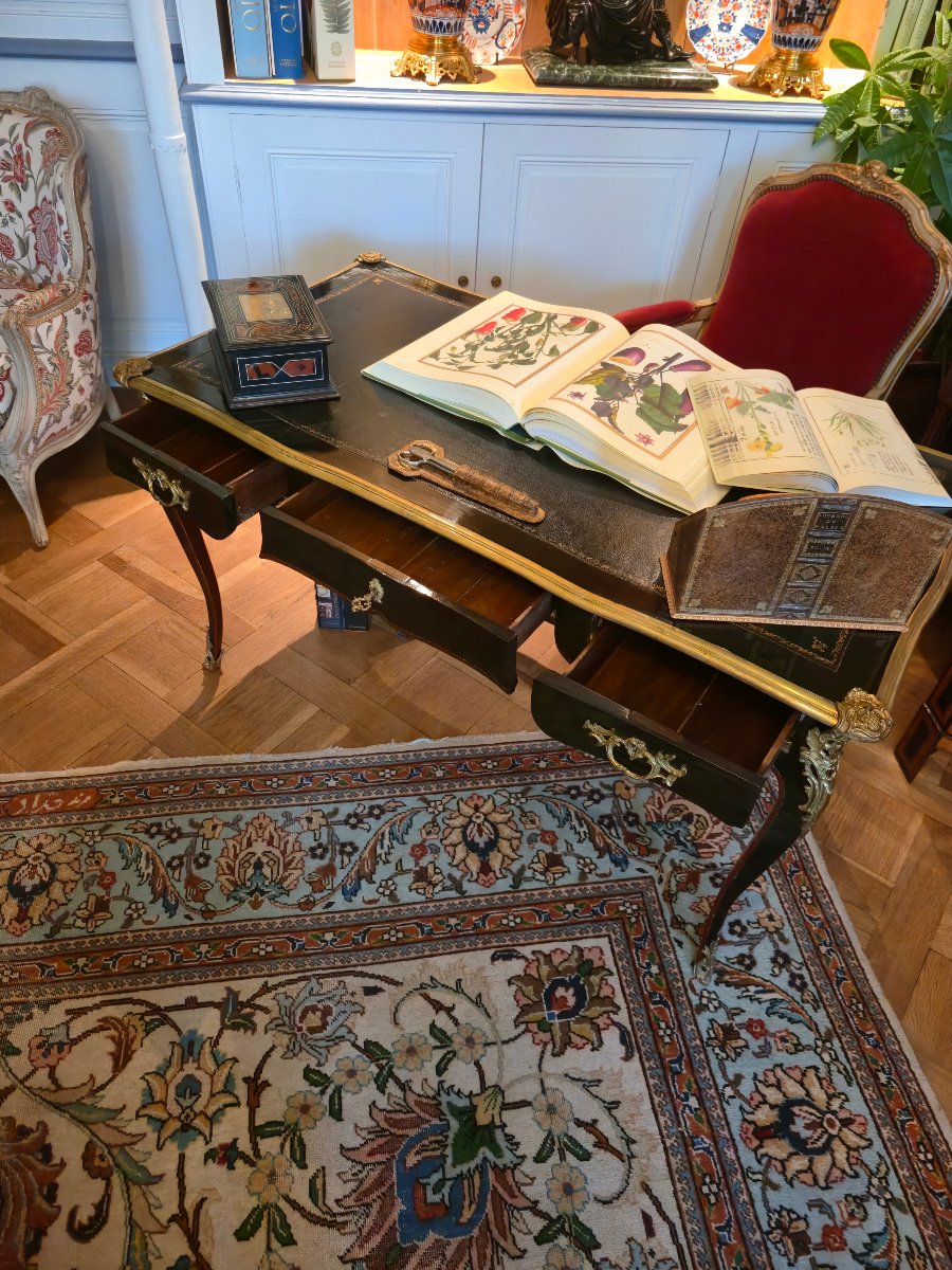 Bureau plat double face de style Louis XV en laque noire et rouge, fin du XIXe siècle.  -photo-2
