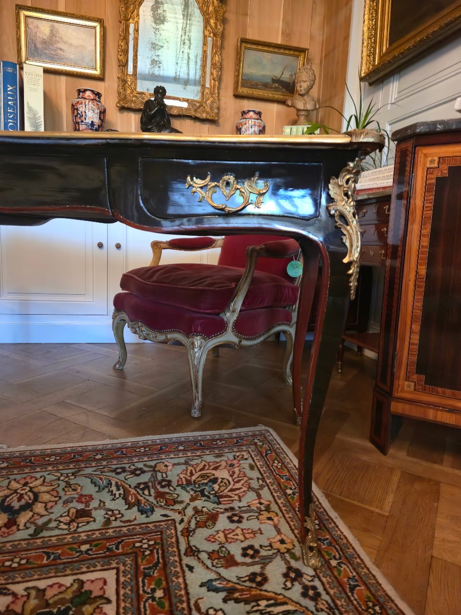 Bureau plat double face de style Louis XV en laque noire et rouge, fin du XIXe siècle.  -photo-4
