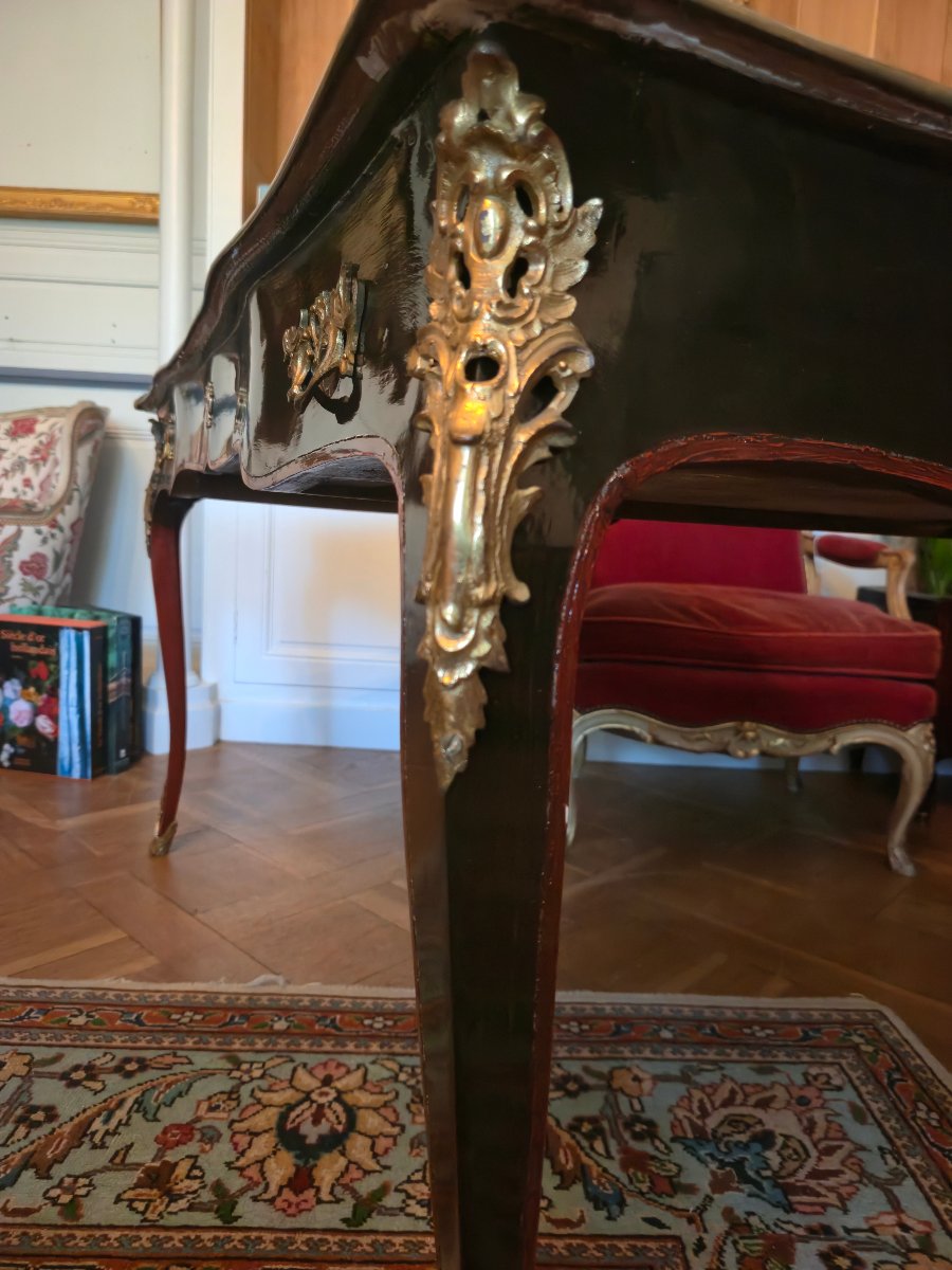 Bureau plat double face de style Louis XV en laque noire et rouge, fin du XIXe siècle.  -photo-7