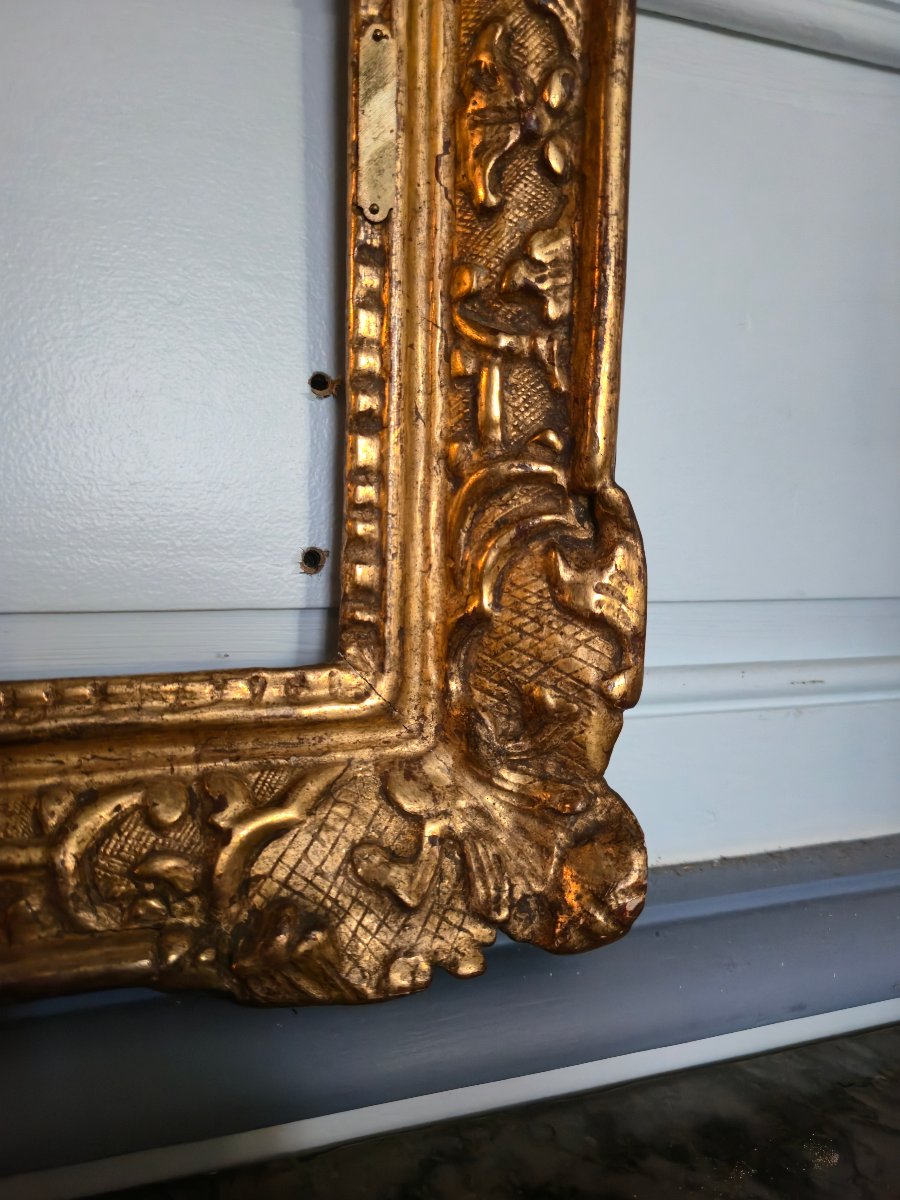Cadre Louis XIV en chêne sculpté et doré, travail parisien, début XVIIIe siecle.   -photo-4