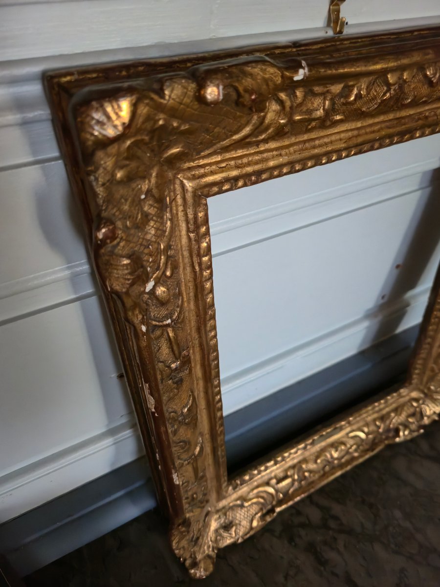 Cadre Louis XIV en chêne sculpté et doré, travail parisien, début XVIIIe siecle.   -photo-3