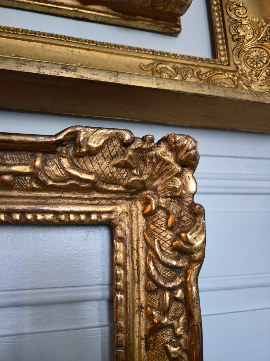 Cadre Louis XIV en chêne sculpté et doré, travail parisien, début XVIIIe siecle.   -photo-2